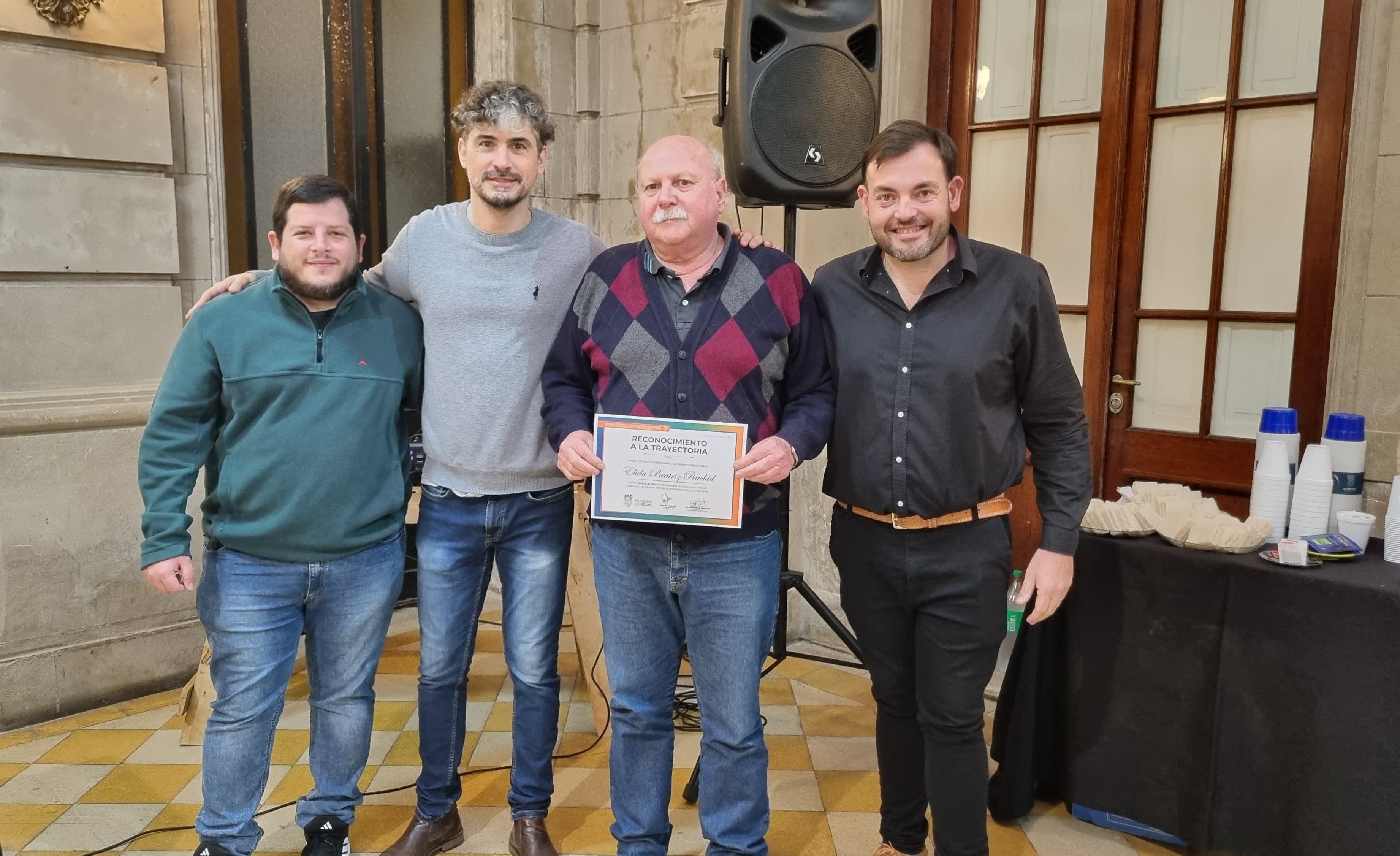 Rojas homenajeó a comerciantes con 50 años de trayectoria