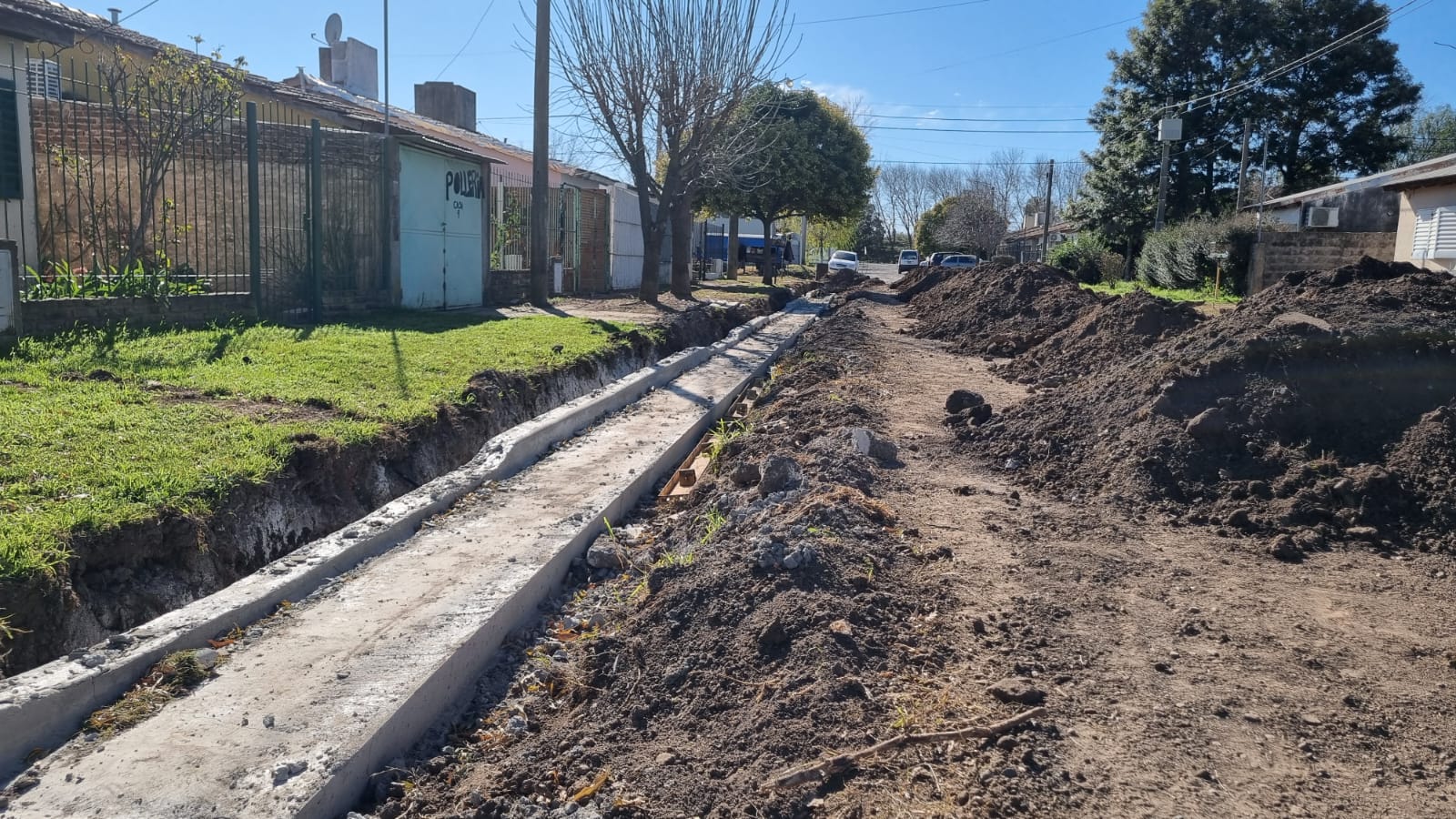 Avanza la obra de cordón cuneta en el barrio Nehuenche II con fondos municipales