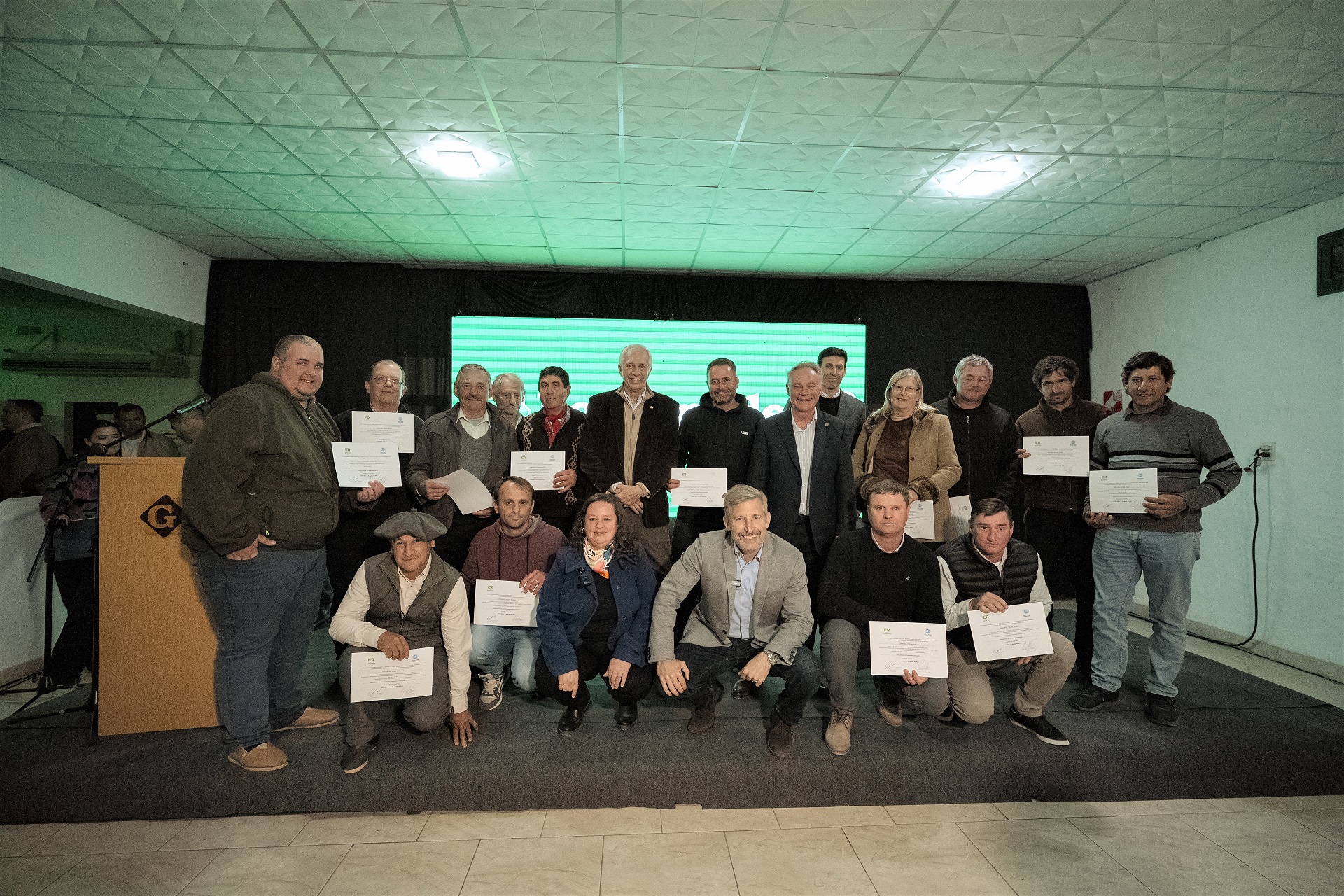 Frigerio entrega créditos por $1.000 millones a productores