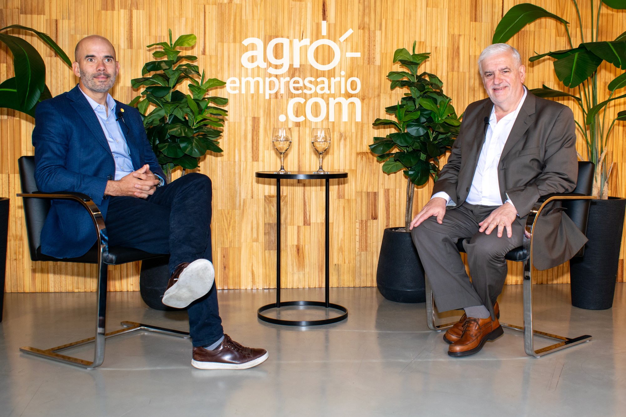 Juan Farinatti, CEO de Bayer Latam junto a  Fernando Vilella, Director de Desarrollo Estratégico y Contenidos de Agroempresario.com