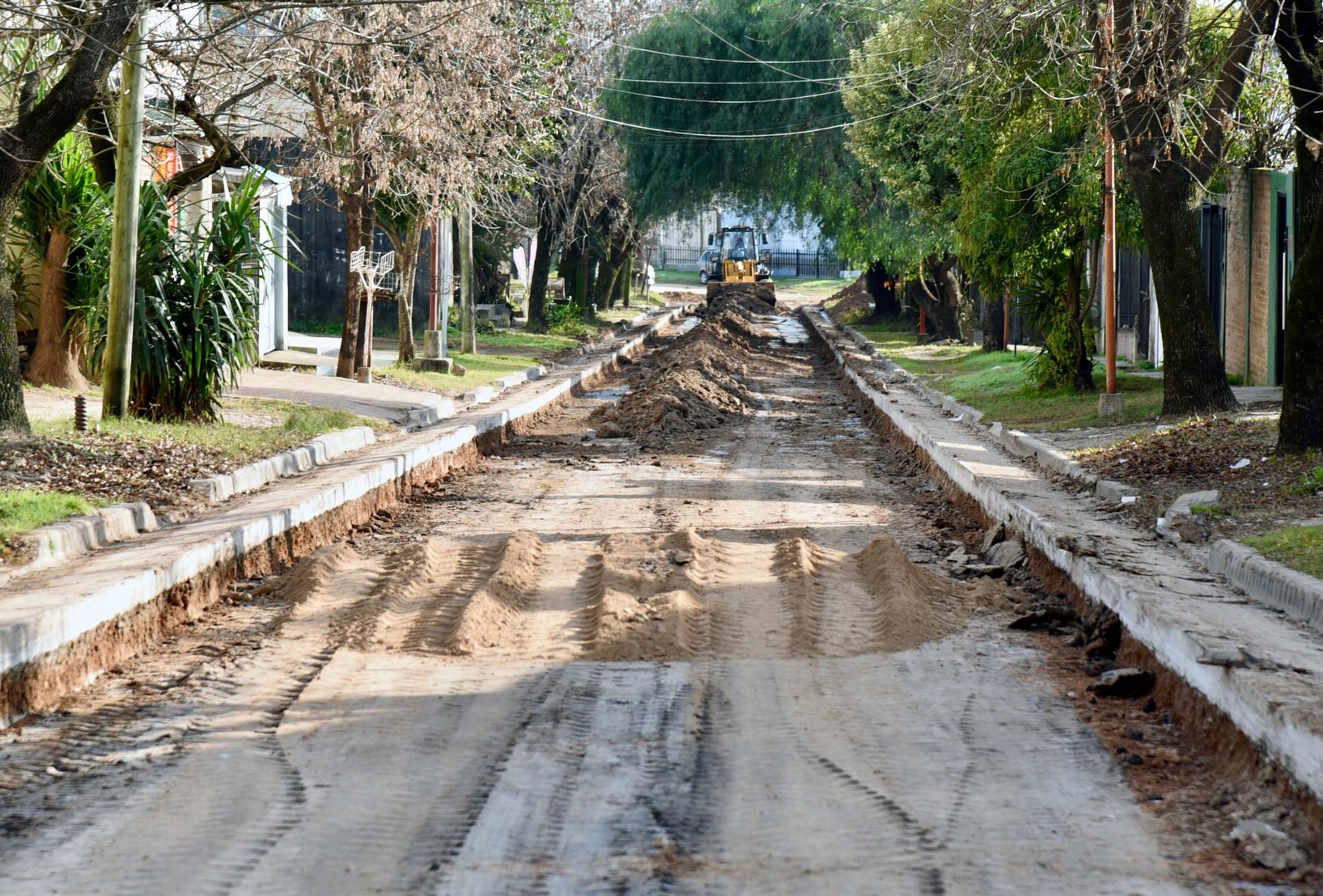Obras en Concepci&oacute;n del Uruguay: toma de agua y pavimento