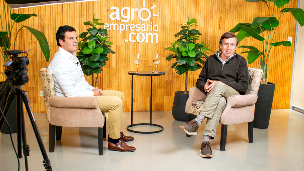 Fernando Martinez de Hoz, CoFunder de ZoomAgri y Carlos Becco, Conductor del Ciclo Audio Visual "De Villanos a Heroes" en Agroempresario.com