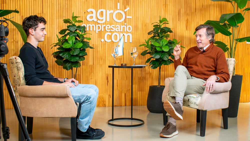 Franco Rodriguez Viau, CoFundador y CEO de Satellites on Fire y Carlos Becco, Conductor del Ciclo Audiovisual "De Villanos a Heroes" en Agroempresario.com