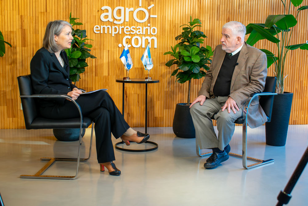 Nicola Lindertz, Embajadora de Finlandia en Argentina y Fernando Vilella, Director de Desarrollo Estratégico de Agroempresario.com