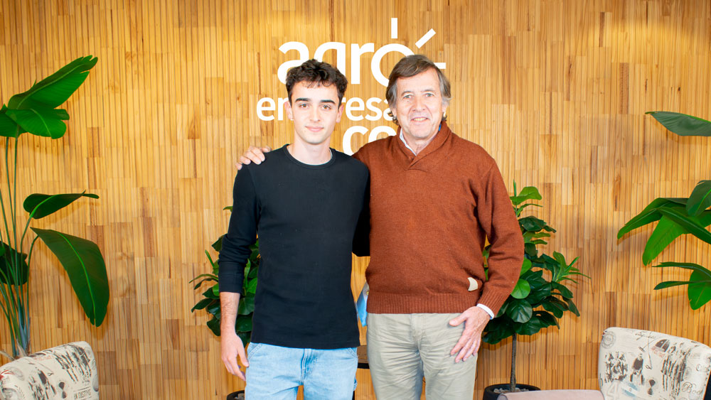 Franco Rodriguez Viau, CoFundador y CEO de Satellites on Fire y Carlos Becco, Conductor del Ciclo Audiovisual "De Villanos a Heroes" en Agroempresario.com