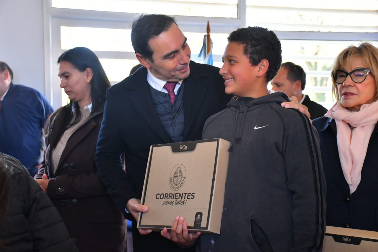 Vald&eacute;s inaugur&oacute; en Garav&iacute; la ampliaci&oacute;n del Colegio Secundario y se comprometi&oacute; a refaccionar el edificio existente