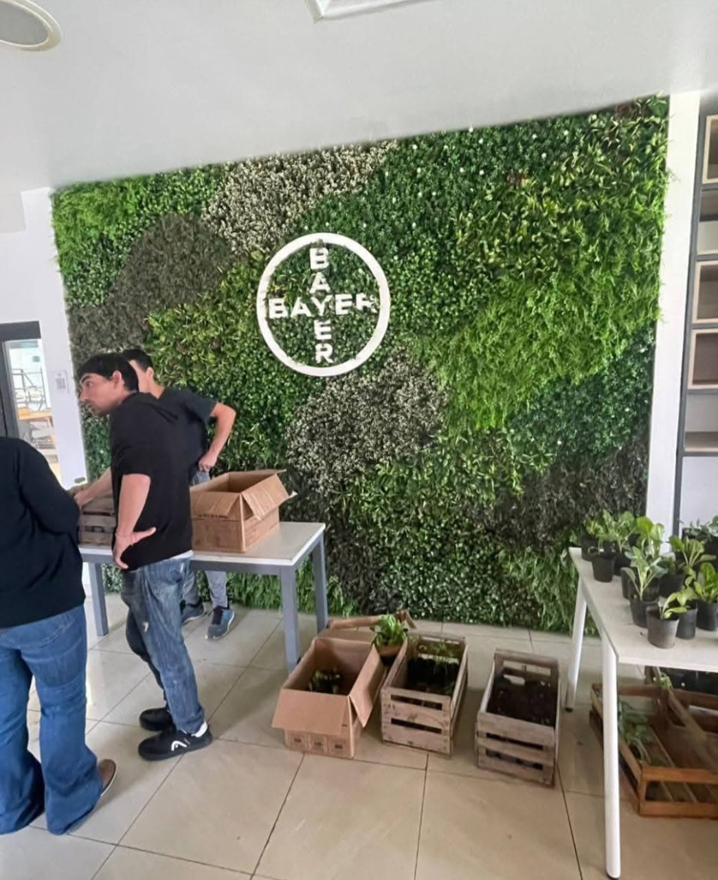 Un círculo virtuoso: el Taller Protegido realizó su primera venta de plantines