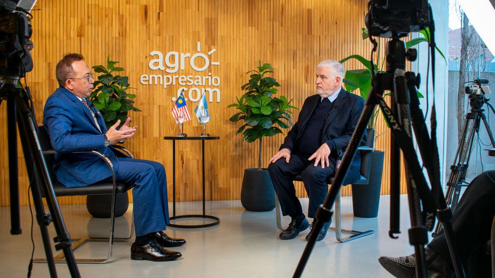 Nur Azman Bin Abdul Rahim, Embajador de Malasia en Argentina y Fernando Vilella, Director de Desarrollo Estratégico en Agroempresario.com