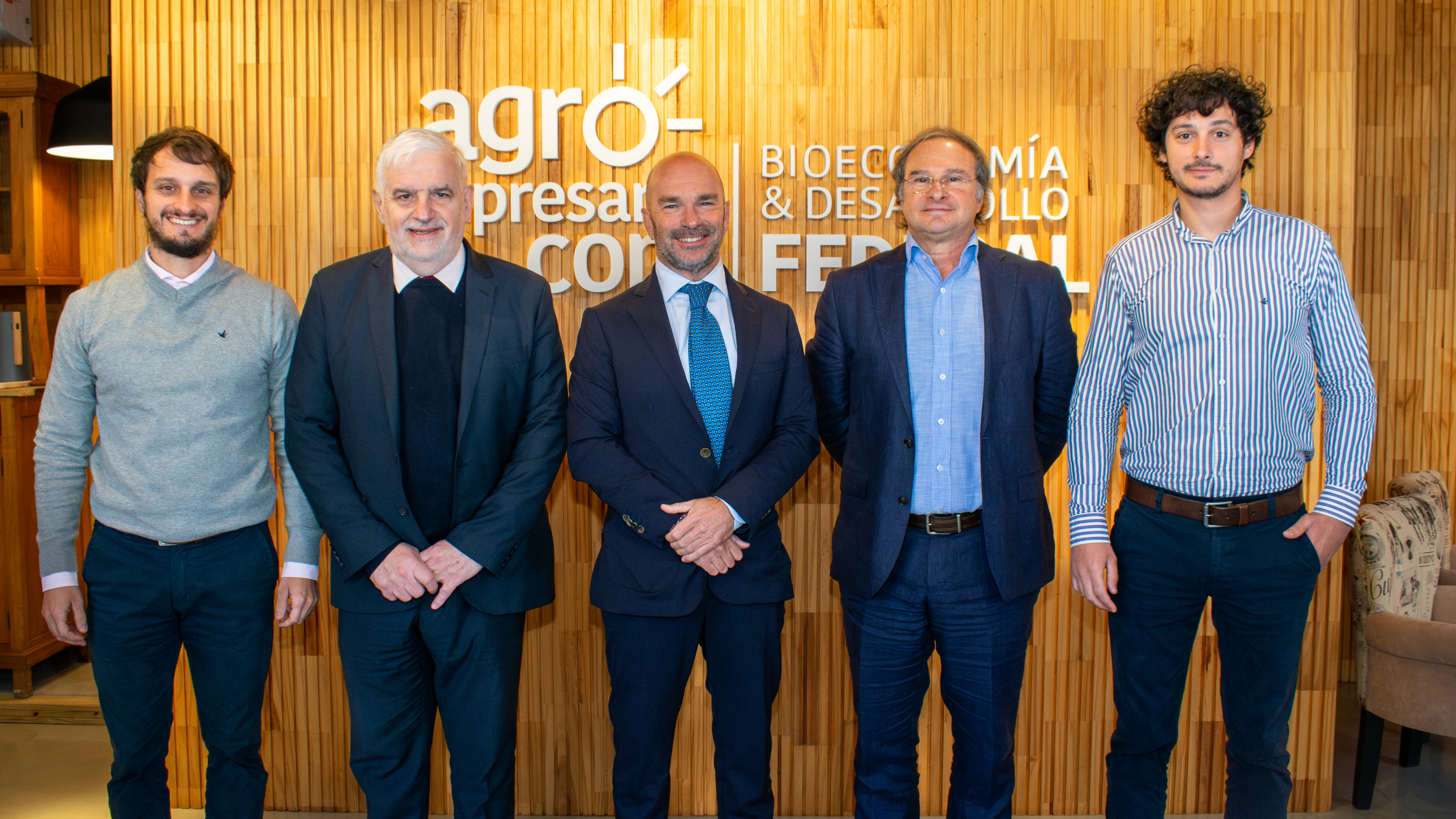 Santiago Maria Carrozzino, Director Comercial de Agroempresario.com; Fernando Vilella, Director de Desarrollo Estratégico y Contenidos de Agroempresario.com; Amador Sánchez Rico, Embajador de la Unión Europea en Argentina; Juan Carrozzino, CEO de Agroempresario.com; y Agustin Carrozzino, Director Institucional de Agroempresario.com