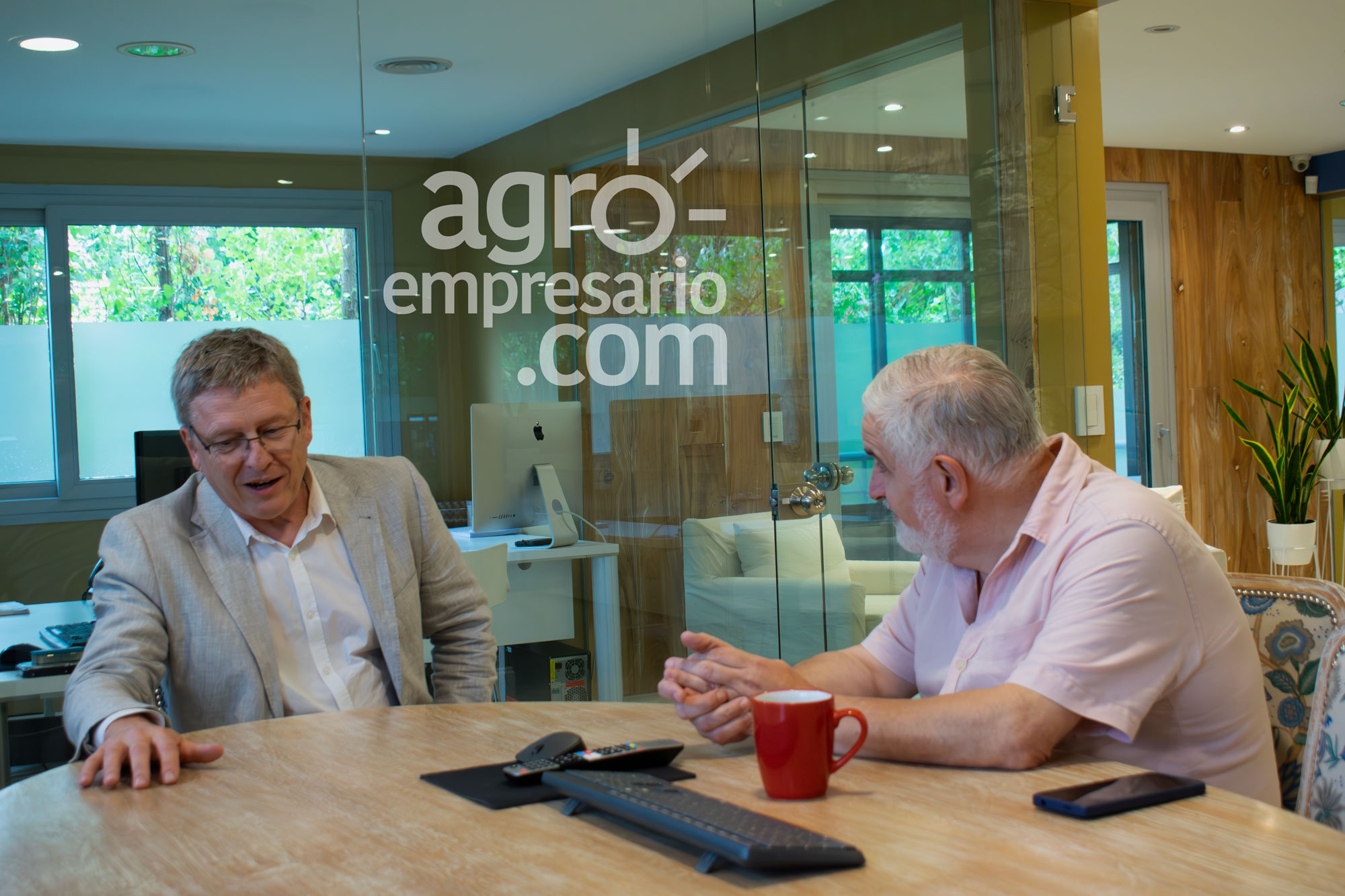 Sergio Mansur, Secretario de Biocombustibles y Energías Renovables del Ministerio de servicios públicos de la provincia de Córdoba, junto a Fernando Vilella, Director de Desarrollo Estratégico y Contenidos de Agroempresario.com