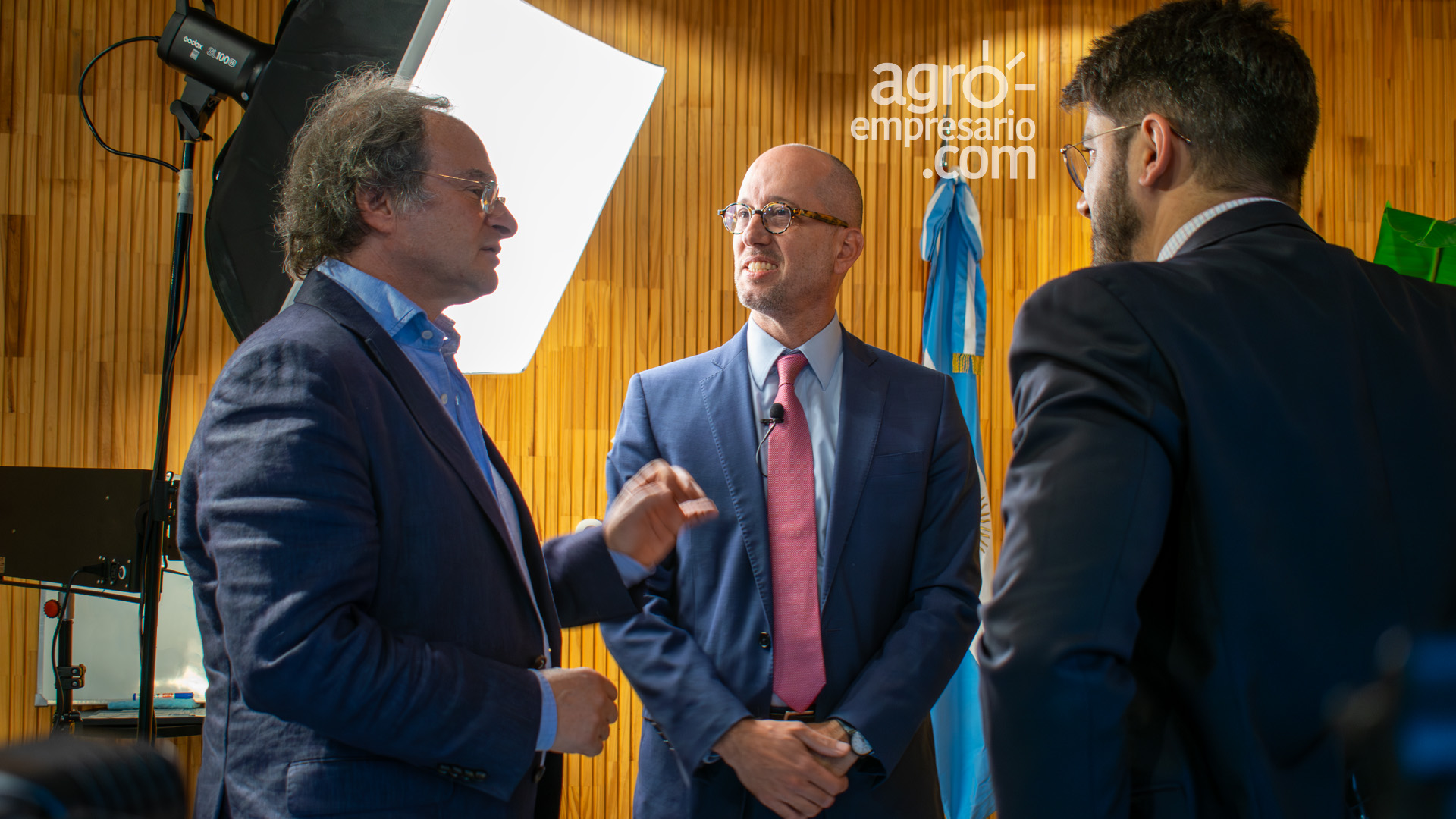 Juan Carrozzino, CEO de Agroempresario.com; Carlos Cuenca, Jefe del Area Económica de la Embajada de Brasil en Argentina y Fernando Zelner, Consejero de la Embajada de Brasil en Argentina.