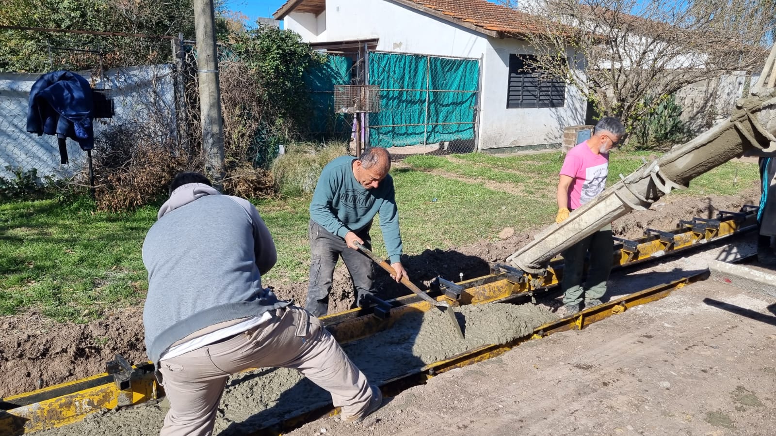Avanza la obra de cordón cuneta en el barrio Nehuenche II con fondos municipales